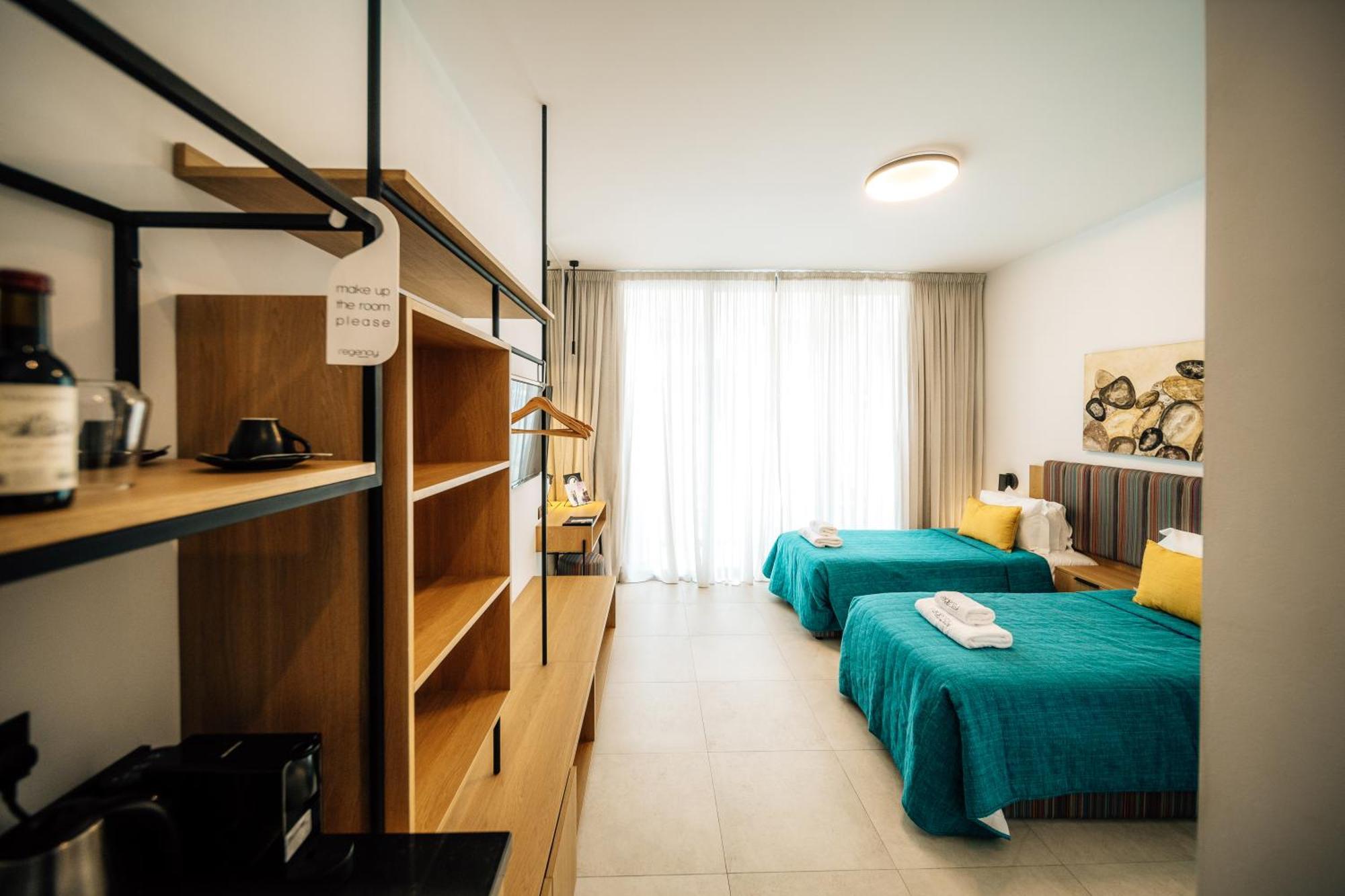 Regency Boutique Hotel Holiday Suites Πάφος Δωμάτιο φωτογραφία