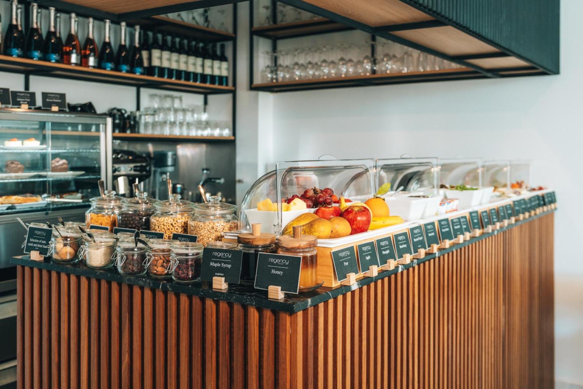 Regency Boutique Hotel Holiday Suites Πάφος Δωμάτιο φωτογραφία